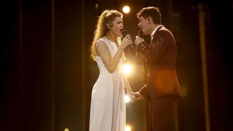 Alfred y Amaia sobre el escenario de Lisboa Foto Andres Putting ESC