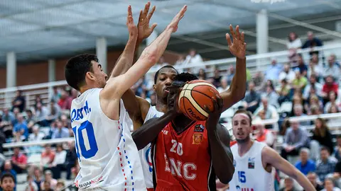 Basket Navarra - HLA Alicante en el polideportivo de Arrosadia. MIGUEL OSÉS_23