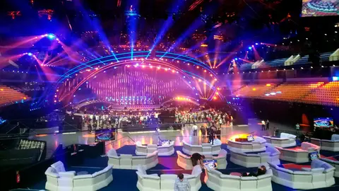 El escenario del Altice Arena se prepara para acoger el primer ensayo de la gran final de Eurovisión. NAVARRACOM