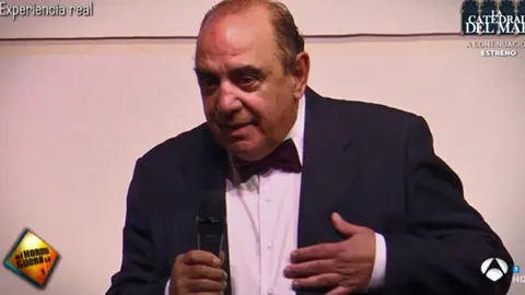 El doctor Román durante un momento de su homenaje sorpresa