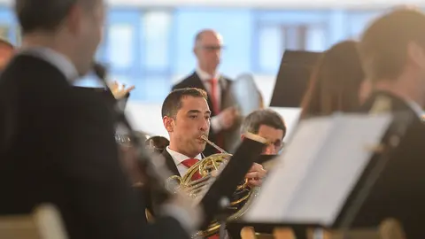 La banda La Pamplonesa ofrece un concierto con música popular del maestro Turrillas, bandas sonoras, pop y rock. PABLO LASAOSA 17