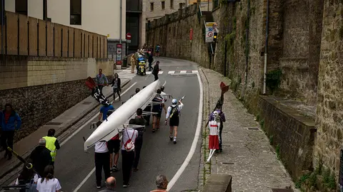 Manifestación del club nauutico de remo de navarra pasa solicitar la reparacion de la presa de Santa Engracia. MIGUEL OSÉS_3