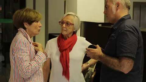 La peña Los del Bronce graba un vídeo con las concejalas pioneras del Ayuntamiento de Pamplona que recibirán su premio Festa Foto LOS DEL BRONCE