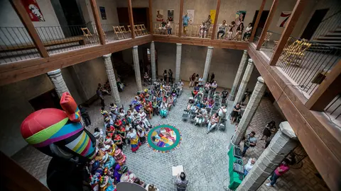 El Ayuntamiento de Pamplona presenta la 'Kalejira de las Culturas' con los representantes de las comunidades pertenecientes al Foro de Diversidad Cultural (07). IÑIGO ALZUGARAY