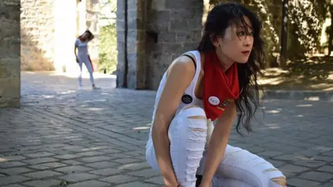 Captura de una imagen del vídeo de defensa autofeminista previo a San Fermín 2018