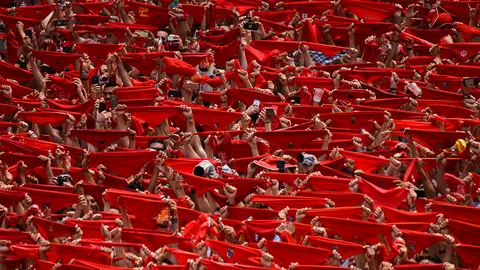 Chupinazo de las fiestas de San Fermín 2018 en el Ayuntamiento. PABLO LASAOSA 17