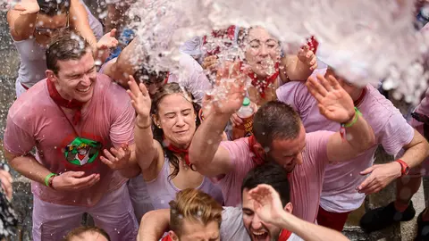 Chupinazo de las fiestas de San Fermín 2018 en el Ayuntamiento. PABLO LASAOSA 40