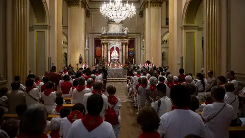 Celebración de las Vísperas de San Fermín en la Iglesia de San Lorenzo. MIGUEL OSÉS_11