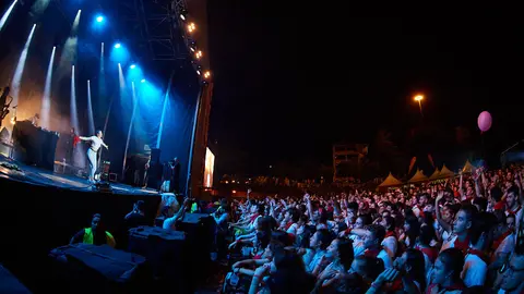 7 de julio conciertos de Plaza de los Fueros con Iseo & Dodosound with The Mousehunters y Nathy Peluso2899