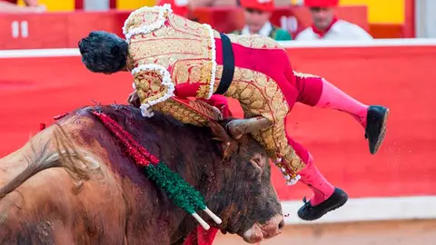 Tercera corrida de San Fermín con toros de Cebada Gago para Octavio Chacón, Luis Bolívar y Juan del Álamo. EFE  RODRIGO JIMÉNEZ  (7)