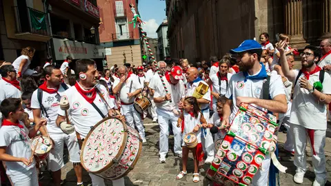 El Estruendo Txiki recorre las calles de Pamplona. MIGUEL OSÉS_10