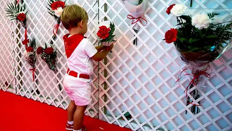 GRAF7927. PAMPLONA (ESPAÑA), 11/07/2018.- Numerosos niños han participado esta mañana en la ofrenda floral infantil al patrón de las fiestas de Pamplona, San Fermín,-EFE / Rodrigo Jimenez