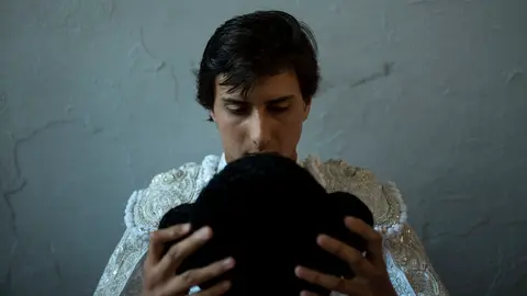 Quinta corrida de la feria de San Fermín de 2018 con los toros de la ganadería de Nuñez del Cuvillo para los diestros Antonio Ferrera, Roca Rey y Ginés Marín. MIGUEL OSÉS_5