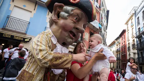 La comparsa de gigantes y cabezudos salen por las calles de Pamplona en los Sanfermines de 2018 (23). IÑIGO ALZUGARAY