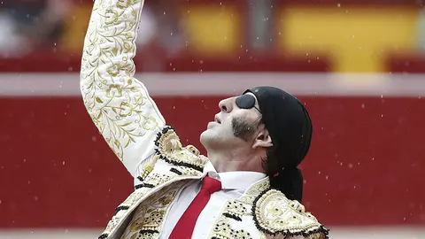 GRAF9935. PAMPLONA, 13/07/2018.- El torero Juan José Padilla tras la lidia al segundo de su lote, durante la décima de abono de la Feria del Toro de los Sanfermines 2018 celebrada esta tarde en la plaza de toros de Pamplona. EFE/Jesús Diges