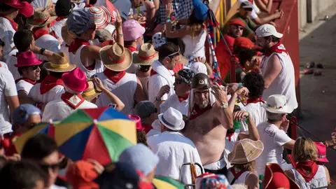 Primera corrida de Sanfermines con toros de Miura para Rafaelillo, Rubén Pinar y Pepe Moral. MIGUEL SANTIAGO16
