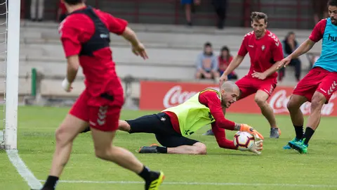 Rubén Martínez. Entrenamiento de pretemporada de Osasuna en las instalaciones de Tajonar (49). IÑIGO ALZUGARAY