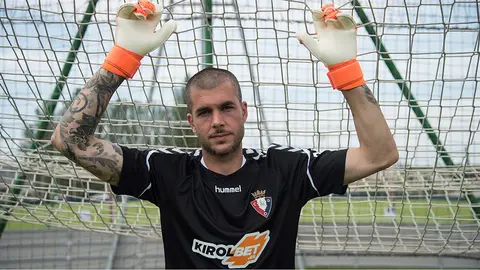 GRAF8032. TAJONAR, 27/07/2018.- El nuevo jugador del Osasuna, Rubén Martínez, durante su presentación en las instalaciones del club en el municipio de Tajonar. EFE/Iñaki Porto