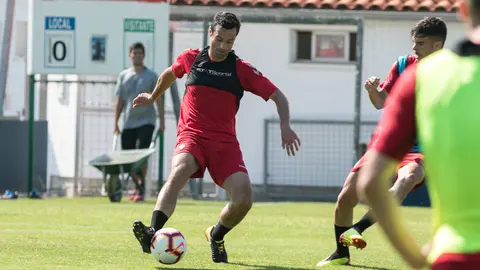 Miguel Flaño. Entrenamiento de Osasuna bajo un intenso calor en las instalaciones de Tajonar (09). IÑIGO ALZUGARAY