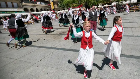 Baile de la Era en la plaza de los Fueros de Estella tras el chupinazo 2018 -(23). IÑIGO ALZUGARAY