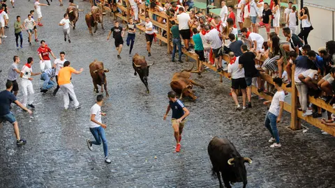 Segundo encierro de las fiestas de Estella de 2018. MIGUEL OSÉS_2