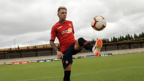 Osasuna presenta a Brandon Thomas como nuevo jugador para la próxima temporada. PABLO LASAOSA 05