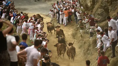 Primer encierro del Pilón de las fiestas de Falces de 2018. MIGUEL OSÉS (5)