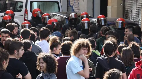 El Casco Viejo de Pamplona, blindado por el tenso desalojo de los okupas de Rozalejo. IÑIGO ALZUGARAY