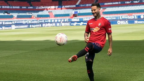 Presentación de Rubén García como nuevo delantero de Osasuna donde jugará con el número 14 en su camiseta (36). IÑIGO ALZUGARAY