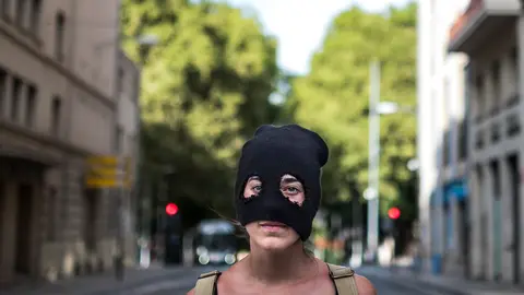 Cientos de personas se manifiestan a favor del _Gaztetxe Maravillas_ por las calles de Pamplona. PABLO LASAOSA 13