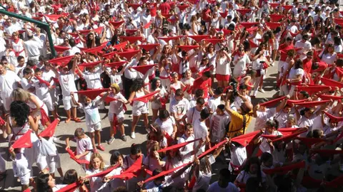 Eva Osés, concejala de UPN, ha sido la encargada de lanzar el Chupinazo que ha dado comienzo a las fiestas de Milagro 2