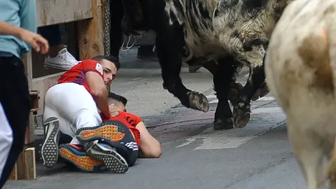Primer encierro de las fiestas de Peralta de 2018 con novillos de la ganadería de Aldeanueva. MIGUEL OSÉS (10)