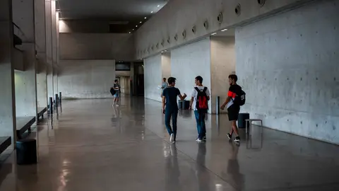 Los estudiantes navarros vuelven a las clases en el comienozo del curso académico. MIGUEL OSÉS_5