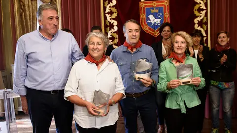 Entrega del ‘Pañuelo de Pamplona’ dentro de los actos del Día del Privilegio de la Unión. MIGUEL OSÉS (10)