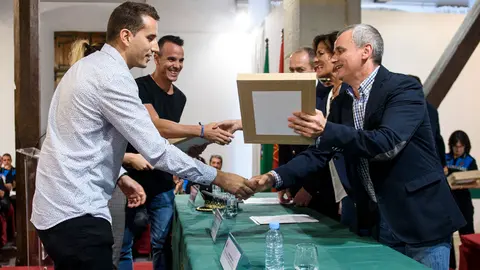 La Policía Municipal celebra su fiesta con un acto en el que han impuesto medallas a varios agentes y ciudadanos. MIGUEL OSÉS (3)