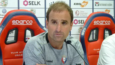 Arrasate en rueda de prensa en Tajonar