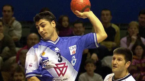 Óscar Mainer con la camiseta del Portland San Antonio. Twitter.