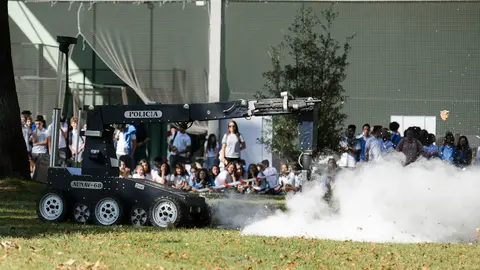 La Guardia Civil y Policía Nacional realizan demostraciones de trabajo con armas y desactivación de bombas. PABLO LASAOSA