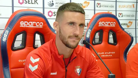 Oier Sanjurjo en rueda de prensa