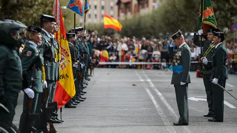 La Guardia Civil clebra su patrona con un desfile en el centro de Pamplona. PABLO LASAOSA 12