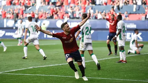 Encuentro entre Osasuna y el Córdoba en El Sadar MIGUEL OSÉS (1)