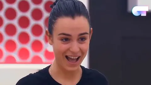 Natalia se sorprende en la clase de fitness de Magalí al escuchar su single, estrenado antes de entrar a OT. YOUTUBE