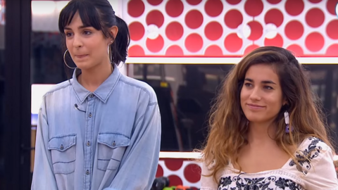Natalia y Julia durante el pase de micros