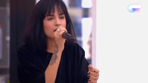 La navarra Natalia Lacunza durante el último pase de micros de la gala 5 de Operación Triunfo, en la que cantará Pienso en tu mirá junto a Julia RTVE