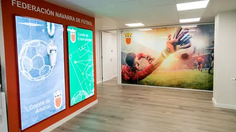 El presidente de la Federación Navarra de Fútbol, Rafa del Amo, presenta la nueva imagen de la entidad y las nuevas instalaciones (28). IÑIGO ALZUGARAY