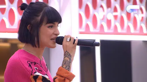 Natalia Lacunza durante el segundo pase de micros previo a la gala 7 de OT