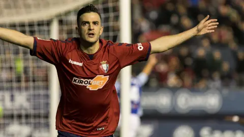 Juan Villar en el partido de la Liga 123 entre Osasuna y Tenerife disputado en El Sadar (26). IÑIGO ALZUGARAY