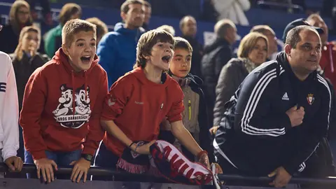 La grada del Sadar se vuelca con el equipo. MIGUEL OSÉS 5