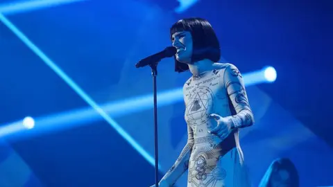 La pamplonesa Natalia Lacunza interpreta The scientist, de Coldplay, en la décima gala de Operación Triunfo RTVE