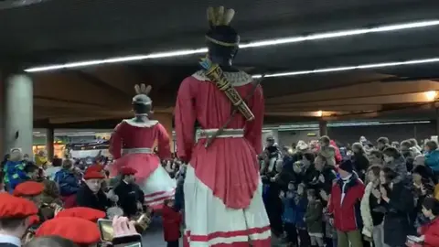 La despedida de Toko Toko y Braulia en la última salida de los gigantes de Pamplona por el Día de San Saturnino NAVARRACOM